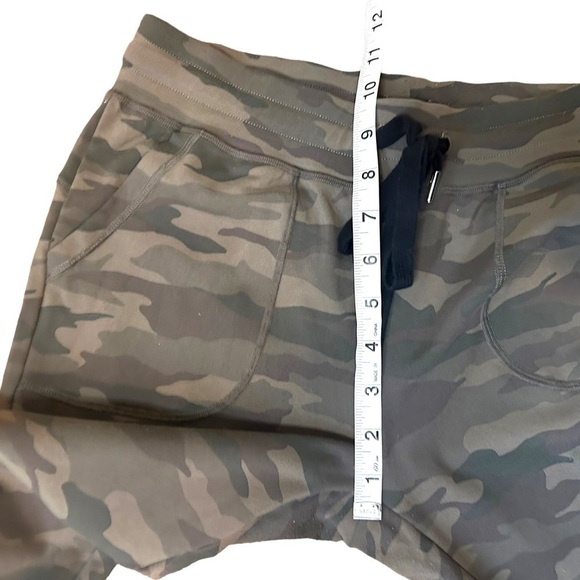 Zyia Active Unwind Camo Joggers- Size XS - Picture 15 of 15